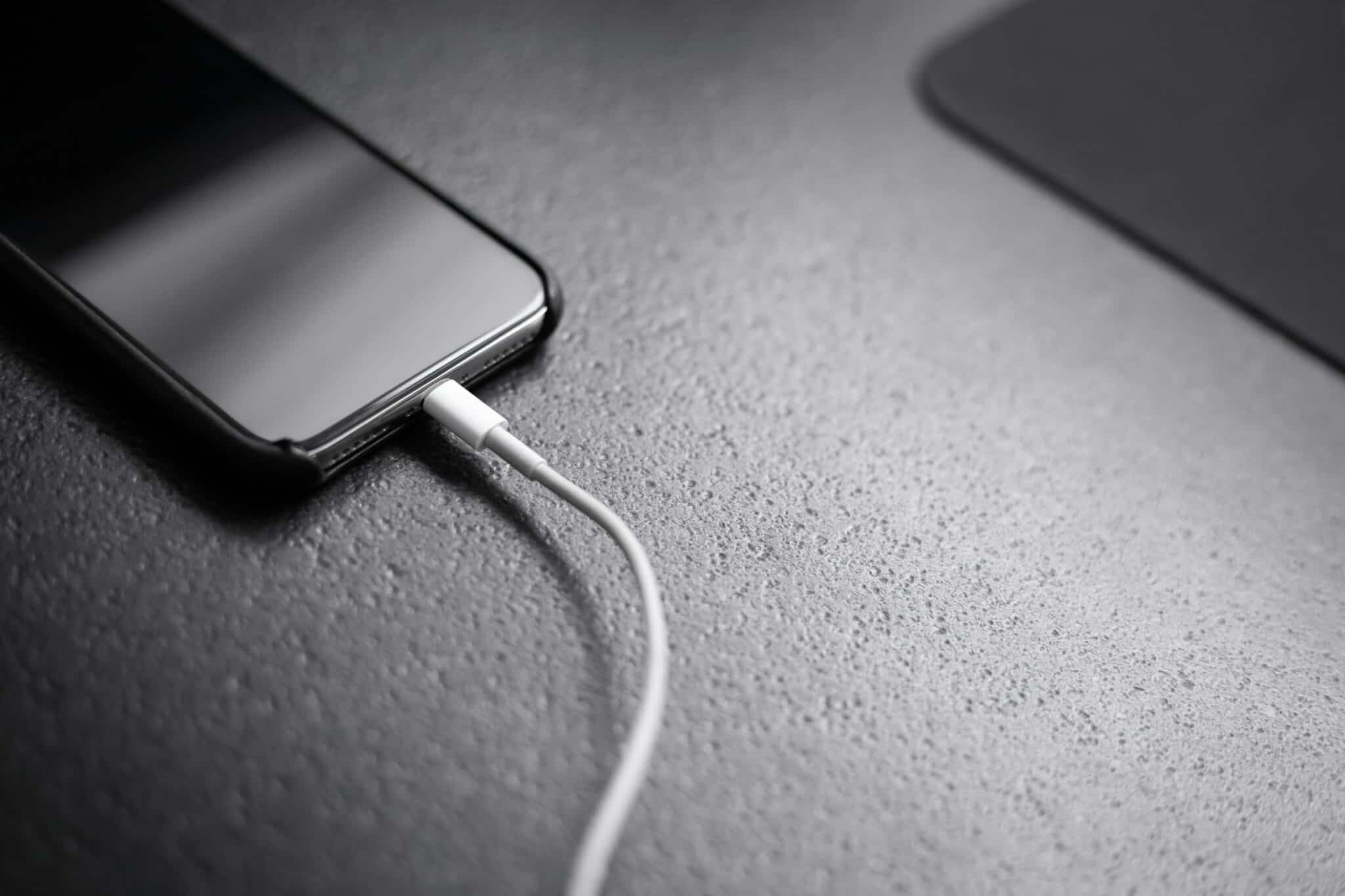 iPhone 無法充電怎麼辦？原因解析與完整解決方法