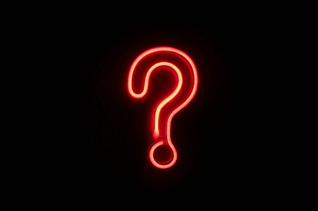 iPhone 主機板維修問題 Q&A／Photo by Simone Secci on Unsplash