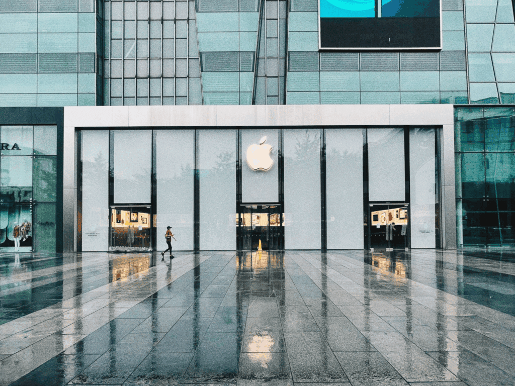 Apple 官方 iPad 螢幕維修最好是有保固或有AppleCare+/Photo by Dawson Carick on Unsplash