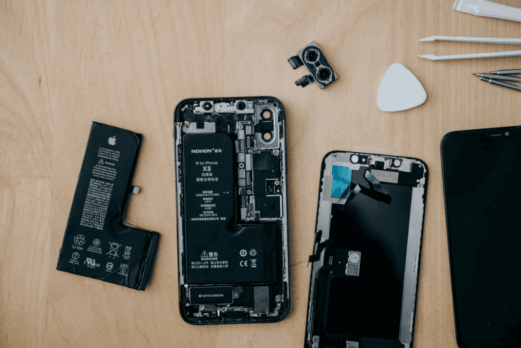 iPhone 鏡頭維修的常見問題/Photo by insung yoon on Unsplash