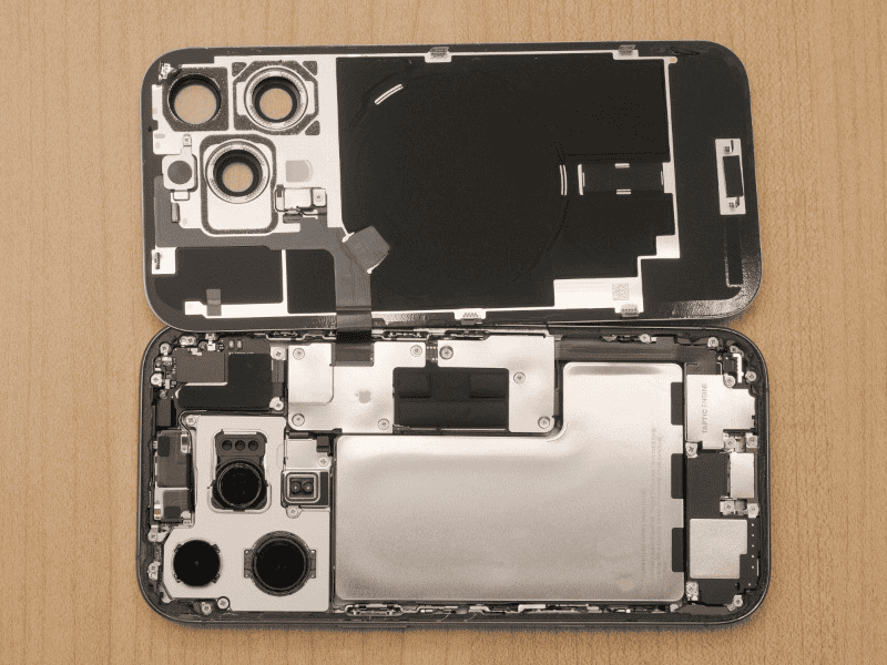 iPhone 主機板構造圖／Photo by insung yoon on Unsplash