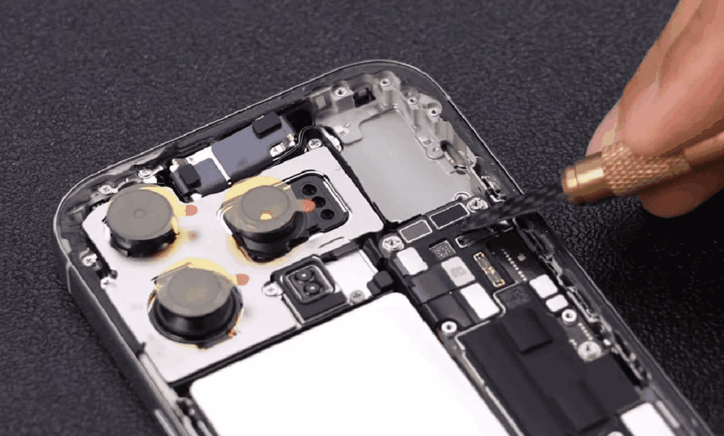  iPhone 壞掉先別急著買新機，先送檢測／Photo by Kilian Seiler on Unsplash