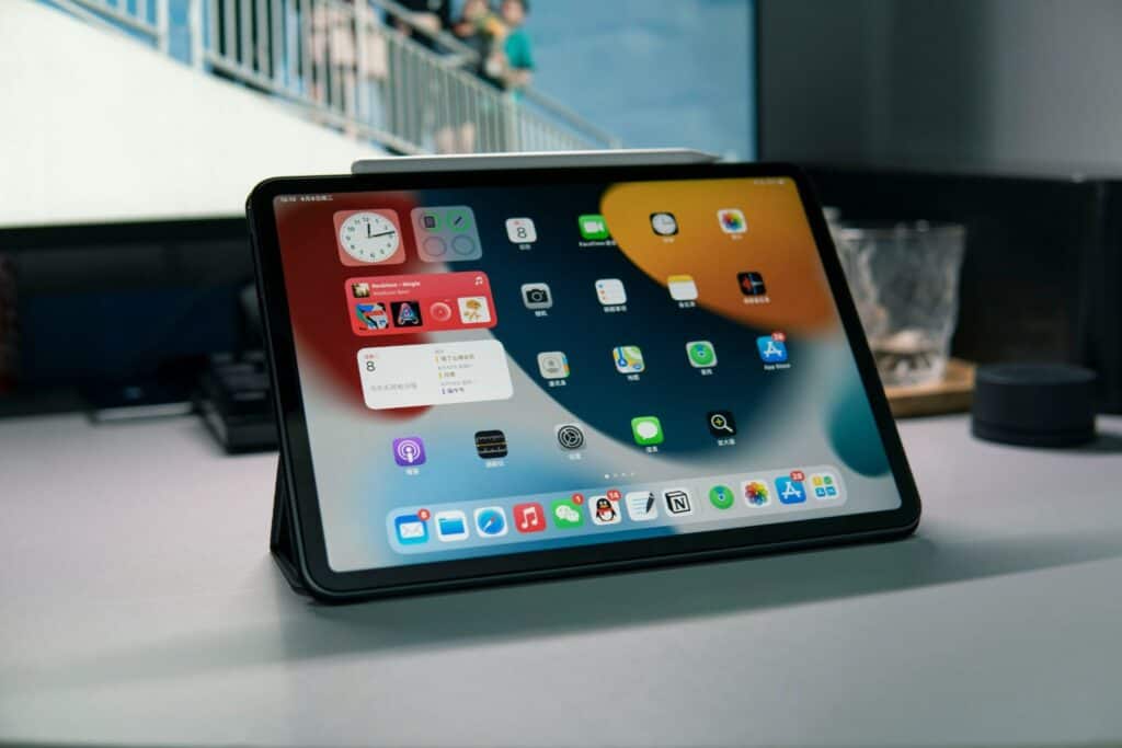 iPad 正確充電與保養的 5 個習慣／Photo by 绵 绵 on Unsplash