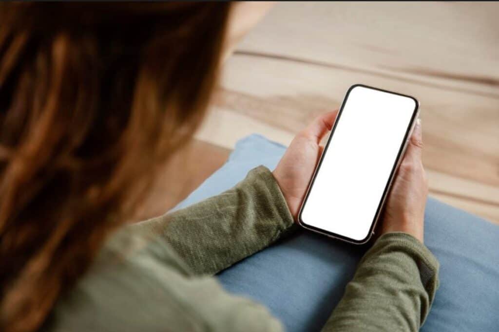更換外玻璃能保留原廠螢幕品質、價格實惠又能縮短維修時間。／Photo By FREEPIK