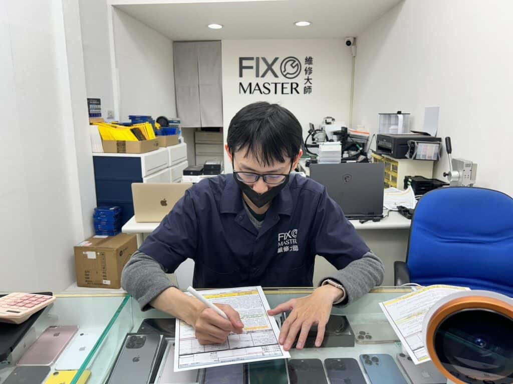 Apple IRP 認證維修中心使用專業設備進行完整功能與零件檢測。