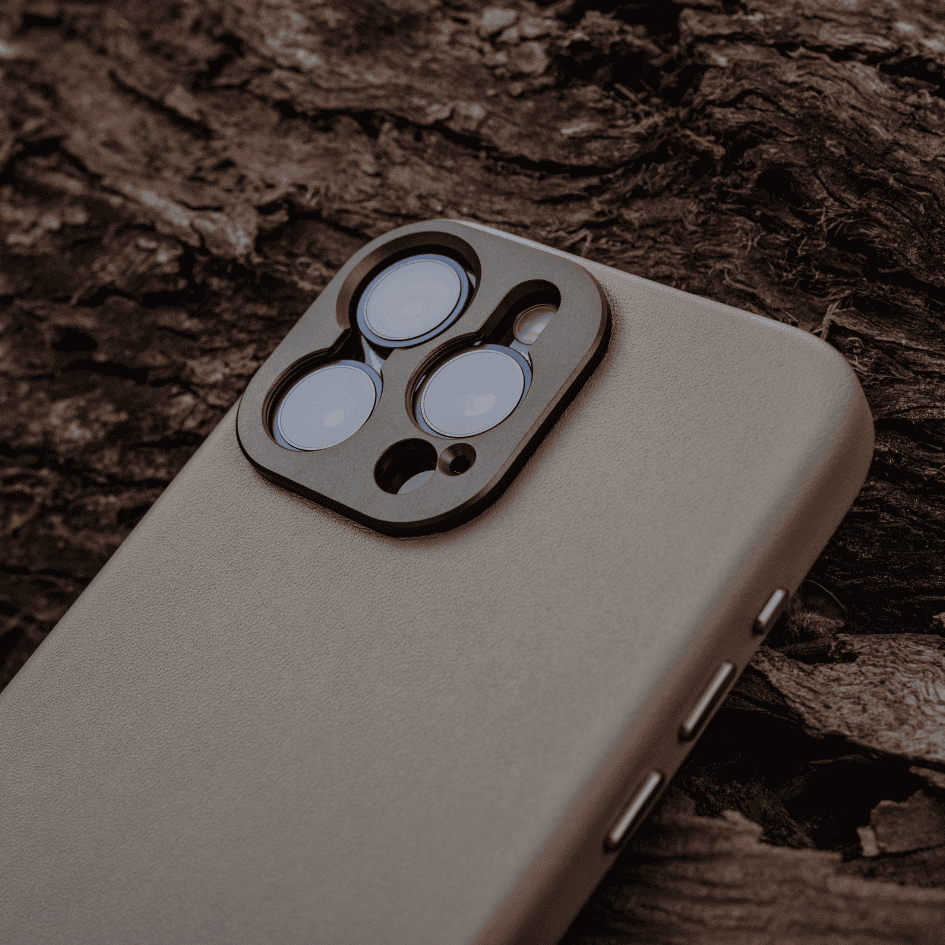 手機殼抬高鏡頭與鏡頭保護貼在日常防護上的差異。